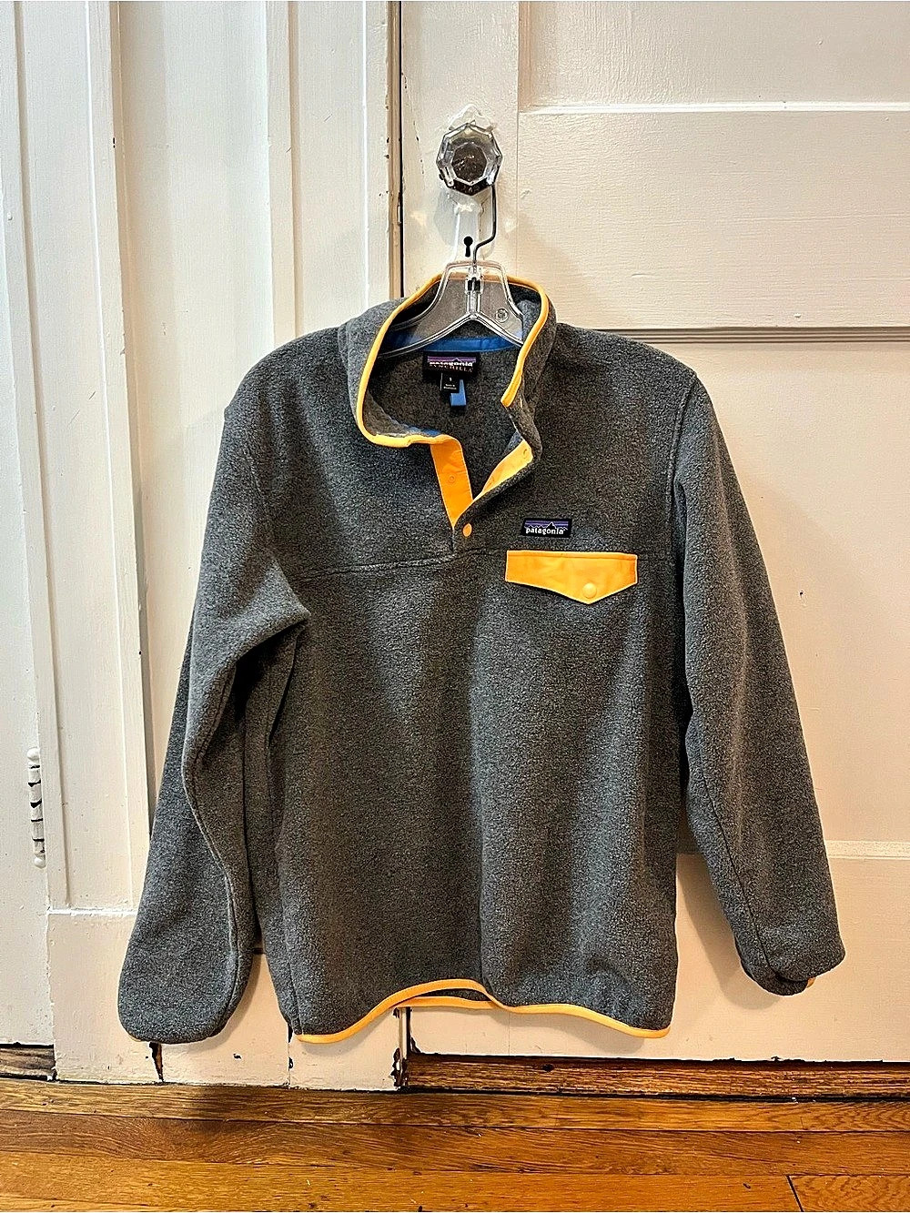 Women’s Patagonia Synchilla Snap-T Pullover, Gray & Orange, size small
